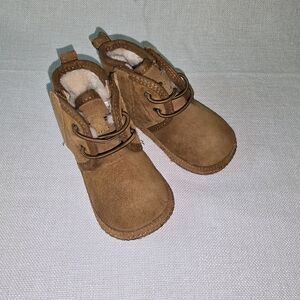 UGG Neumel Baby Booties Pre-owned Brown Leather Size 04/05 12-18 Months